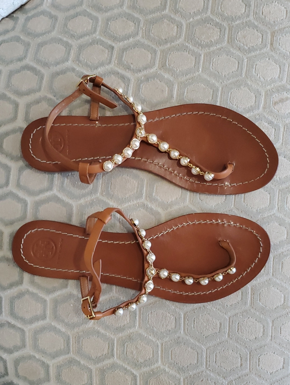 Tory Burch Emmy Pearl Sandals in Tan Teather With Pearl T-Strap Size 9.5 - Picture 5 of 12